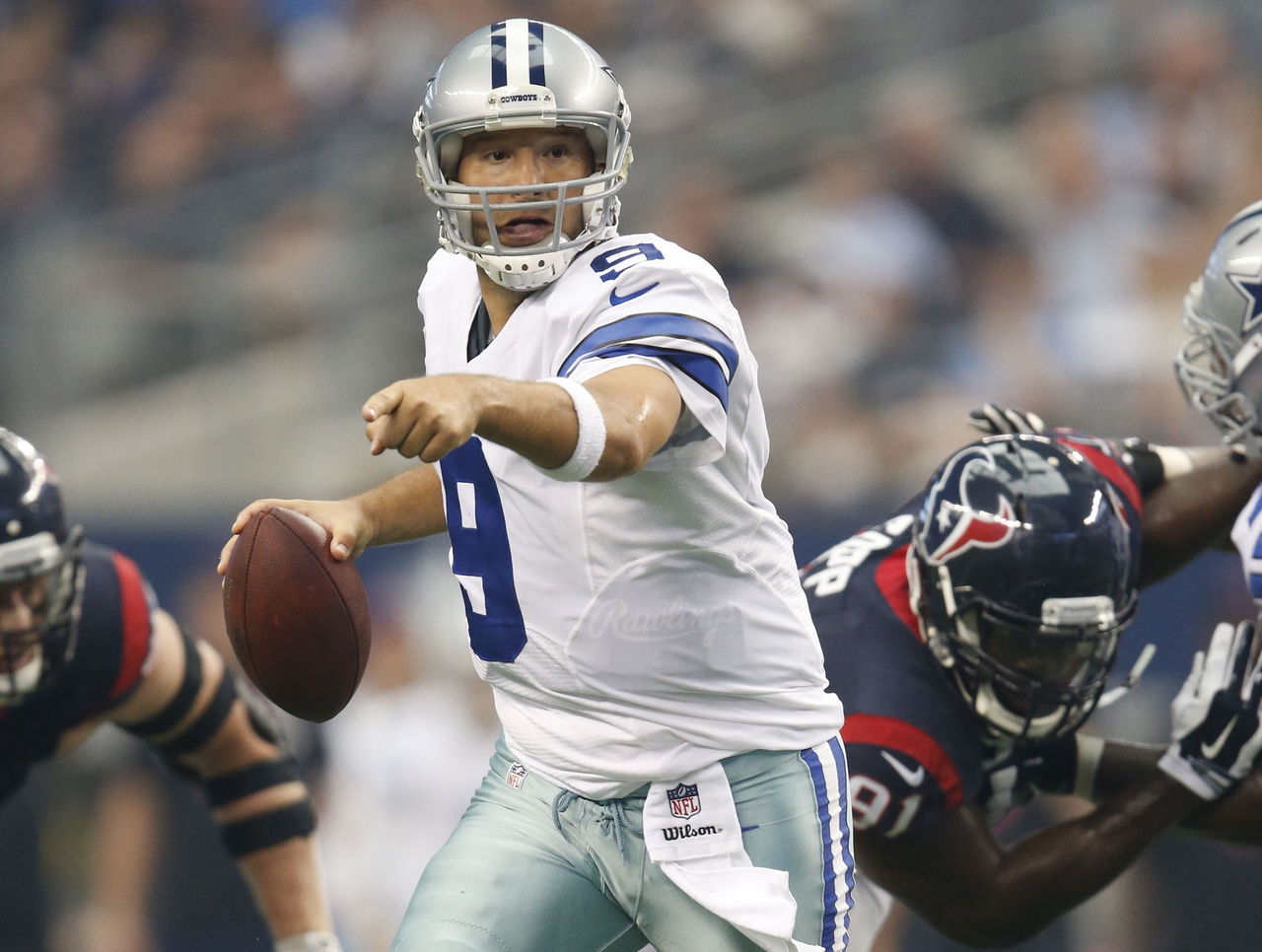 VIDEO: Tony Romo escapes J.J. Watt sack, throws bomb for TD