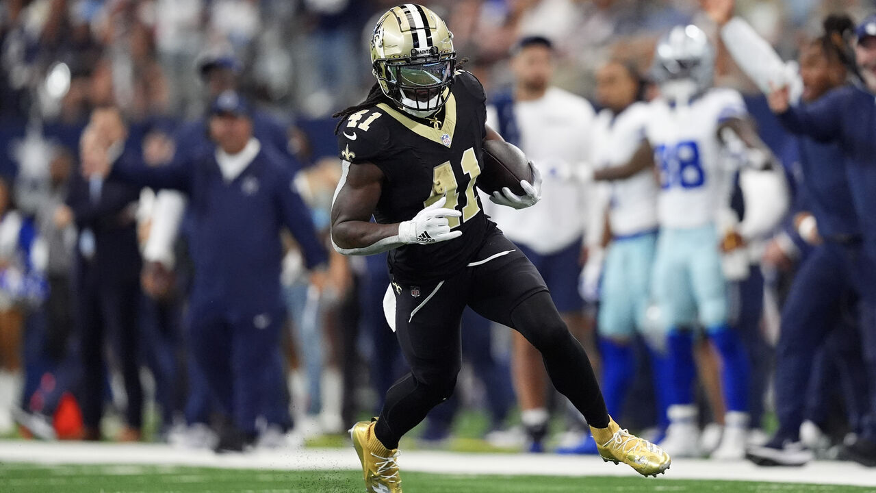 ARLINGTON, TEXAS - SEPTEMBER 15: Alvin Kamara #41 of the New Orleans Saints runs with the ball during the first half against the Dallas Cowboys at AT&T Stadium on September 15, 2024 in Arlington, Texas.