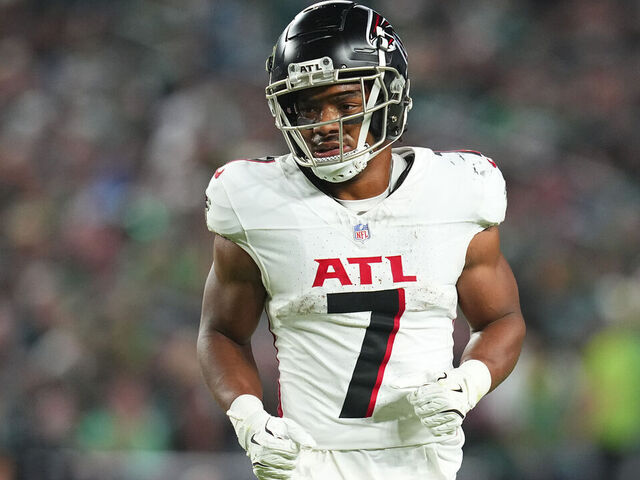 PHILADELPHIA, PENNSYLVANIA - SEPTEMBER 16: Bijan Robinson #7 of the Atlanta Falcons looks on against the Philadelphia Eagles at Lincoln Financial Field on September 16, 2024 in Philadelphia, Pennsylvania.