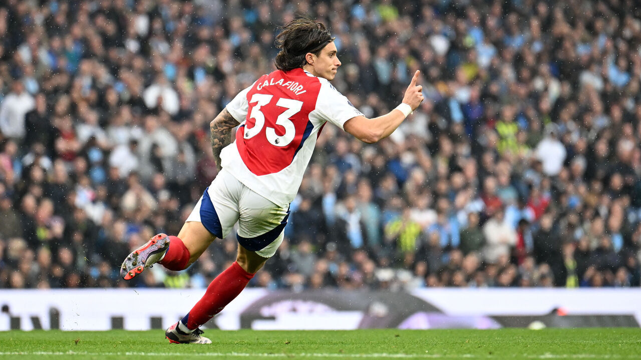 MANCHESTER, ENGLAND - SEPTEMBER 22: Riccardo Calafiori of Arsenal celebrates scoring his team's first goal during the Premier League match between Manchester City FC and Arsenal FC at Etihad Stadium on September 22, 2024 in Manchester, England.