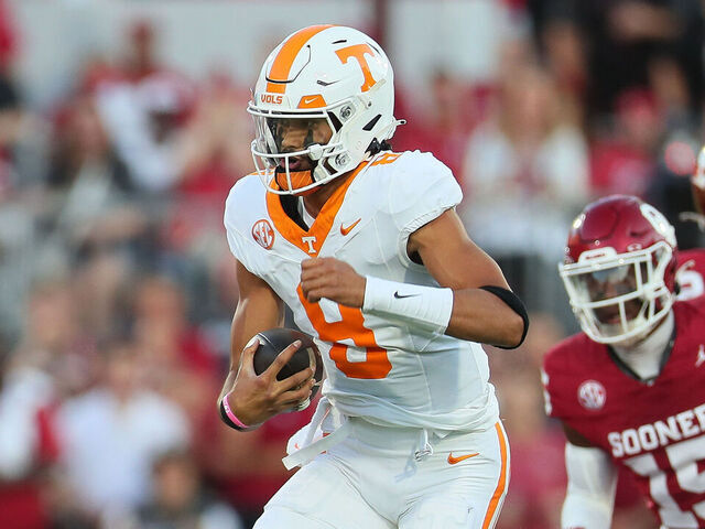 NORMAN, OK - SEPTEMBER 21: Tennessee Volunteers QB Nico Iamaleava (08) running the ball during a game between the Oklahoma Sooners and the Tennessee Volunteers at Gaylord Memorial Stadium in Norman, Oklahoma on September 21, 2024.
