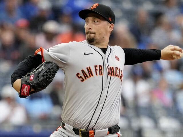 KANSAS CITY, MISSOURI - SEPTEMBER 22: Blake Snell #7 of the San Francisco Giants pitches in the first inning against the Kansas City Royals at Kauffman Stadium on September 22, 2024 in Kansas City, Missouri.