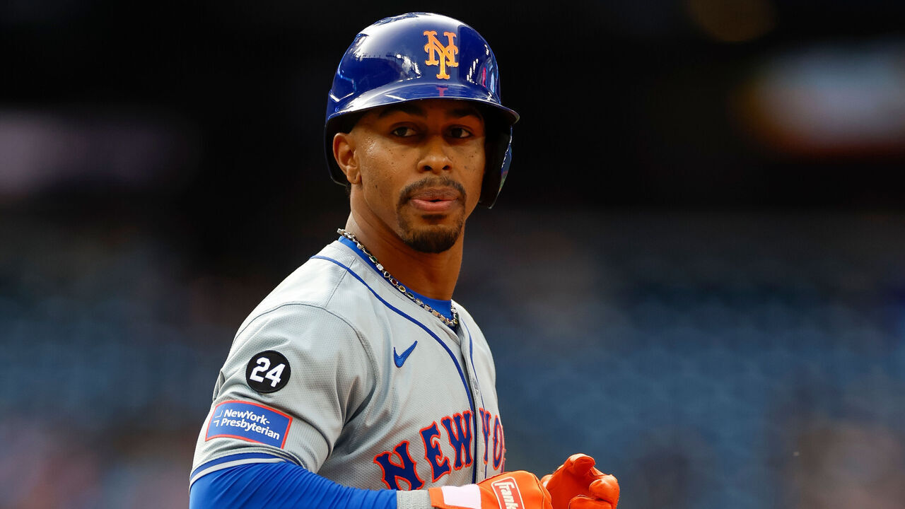 TORONTO, CANADA - SEPTEMBER 11: Francisco Lindor #12 of the New York Mets draws a walk in the ninth inning during a game against the Toronto Blue Jays at Rogers Centre on September 11, 2024 in Toronto, Canada.