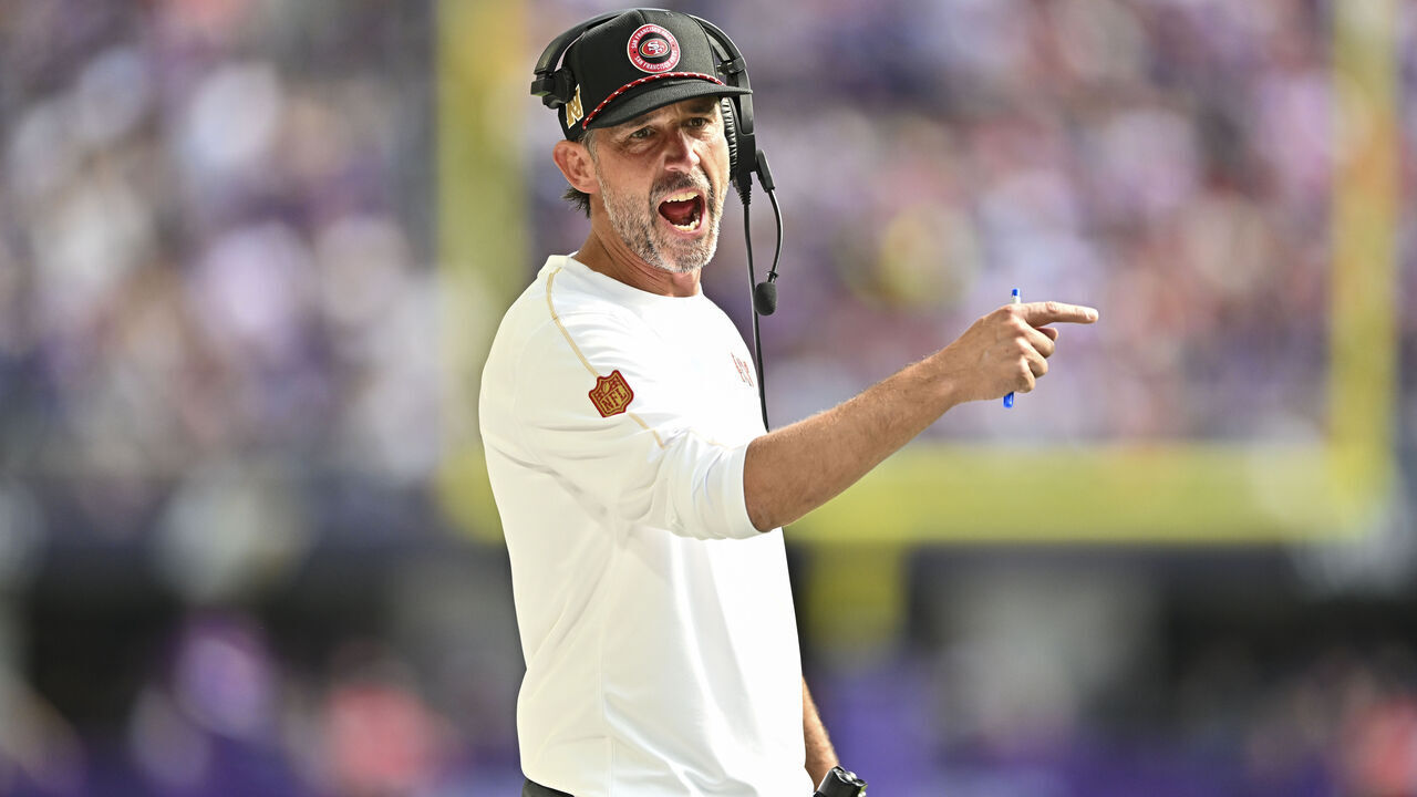 MINNEAPOLIS, MINNESOTA - SEPTEMBER 15: Head coach Kyle Shanahan of the San Francisco 49ers reacts during the game against the Minnesota Vikings at U.S. Bank Stadium on September 15, 2024 in Minneapolis, Minnesota. The Vikings beat the 49ers 23-17.