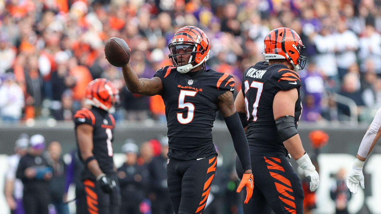CINCINNATI, OH - DECEMBER 16: Cincinnati Bengals wide receiver Tee Higgins (5) during the game against the Minnesota Vikings and the Cincinnati Bengals on December 16, 2023, at Paycor Stadium in Cincinnati, OH.