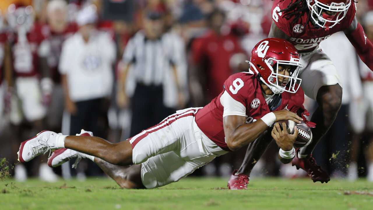 NORMAN, OKLAHOMA - SEPTEMBER 21: Second string quarterback Michael Hawkins Jr. #9 of the Oklahoma Sooners dives to catch a bad snap on his first play in the game against the Tennessee Volunteers late in the second quarter at Gaylord Family Oklahoma Memorial Stadium on September 21, 2024 in Norman, Oklahoma.