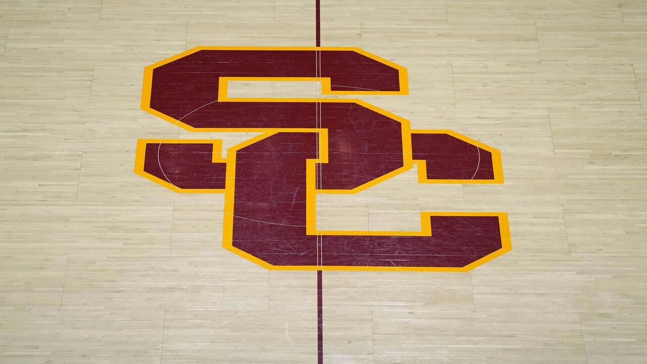 LOS ANGELES, CALIFORNIA - JANUARY 28: The SC logo at center court at the Galen Center in Los Angeles on January 28, 2024 in Los Angeles, California. Washington defeated USC 62-49.