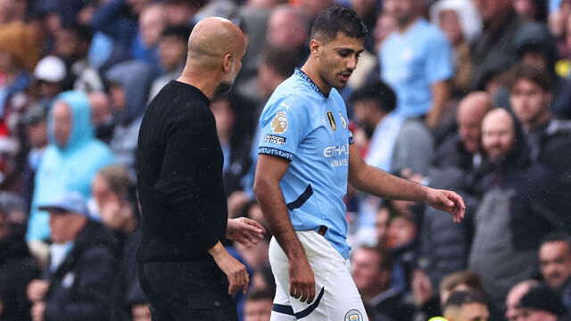 MANCHESTER, ENGLAND - SEPTEMBER 22: Rodri of Manchester City and Pep Guardiola manager of Manchester City as he goes off injured during the Premier League match between Manchester City FC and Arsenal FC at Etihad Stadium on September 22, 2024 in Manchester, England.