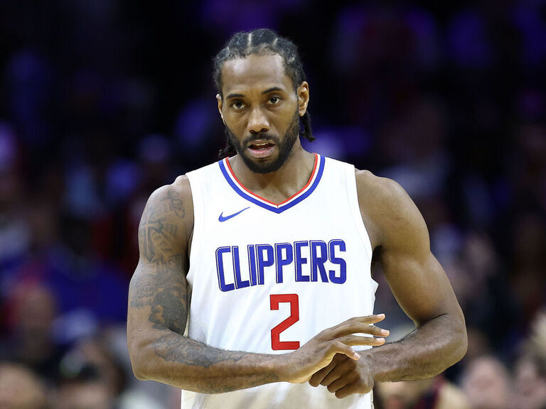 Clippers limiting Kawhi after reported knee procedure