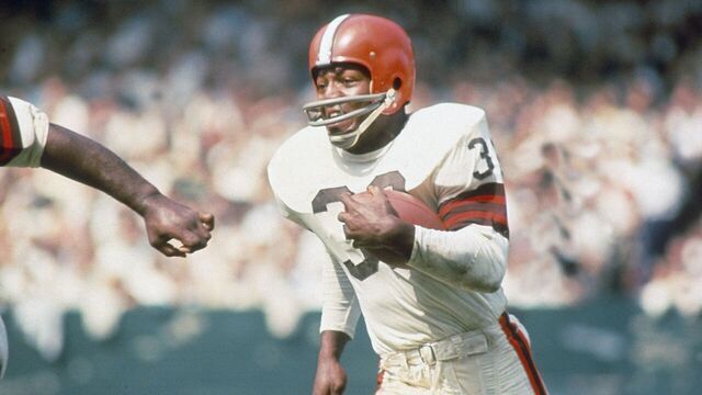 CIRCA 1950's: Jim Brown #32 of the Cleveland Browns carries the ball in a late circa 1950's NFL football game. Brown played for the Browns from 1957-1965.