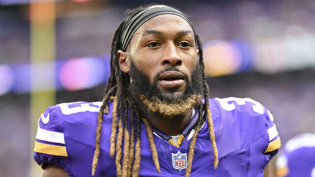 MINNEAPOLIS, MINNESOTA - SEPTEMBER 15: Aaron Jones #33 of the Minnesota Vikings runs off the field before the game against the San Francisco 49ers at U.S. Bank Stadium on September 15, 2024 in Minneapolis, Minnesota. The Vikings beat the 49ers 23-17.