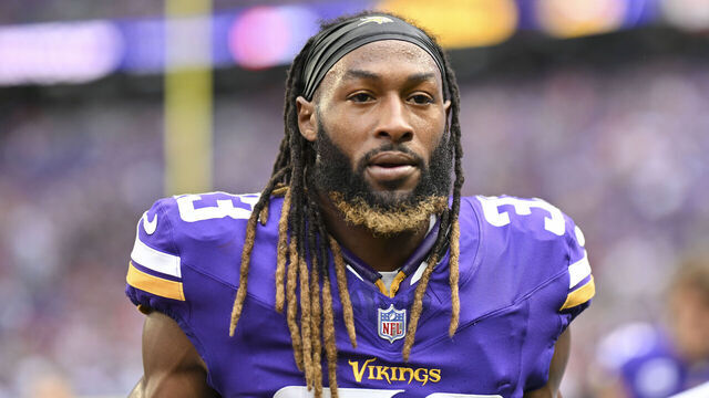 MINNEAPOLIS, MINNESOTA - SEPTEMBER 15: Aaron Jones #33 of the Minnesota Vikings runs off the field before the game against the San Francisco 49ers at U.S. Bank Stadium on September 15, 2024 in Minneapolis, Minnesota. The Vikings beat the 49ers 23-17.