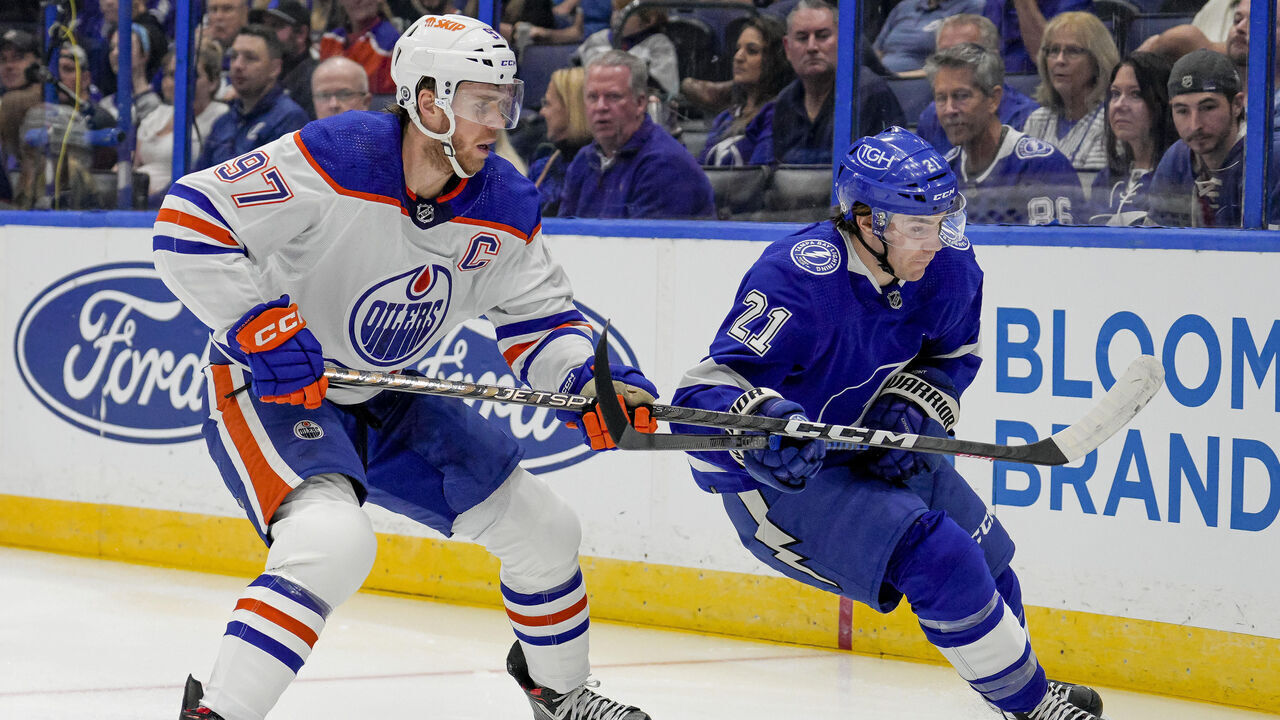 TAMPA, FL - NOVEMBER 18: Edmonton Oilers center Connor McDavid (97) and Tampa Bay Lightning center Brayden Point (21) during the NHL Hockey match between the Tampa Bay Lightning and Edmonton Oilers on November 18th, 2023 at Amalie Arena in Tampa, FL.
