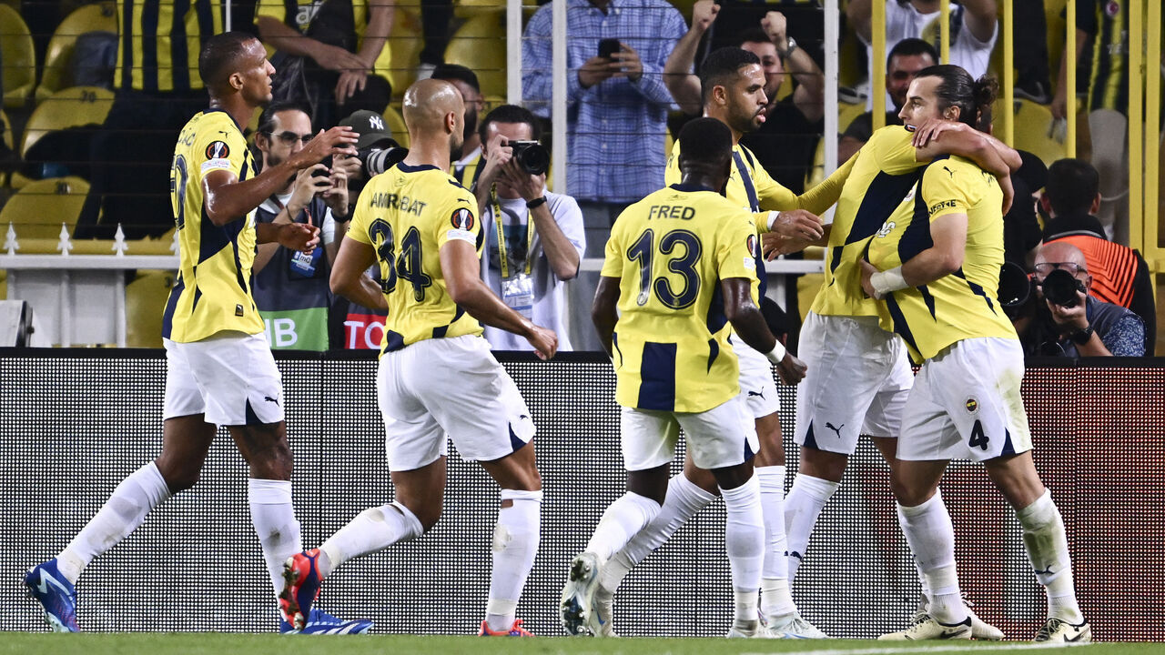 ISTANBUL, TURKIYE - SEPTEMBER 26: Caglar Soyuncu (R) of Fenerbahce celebrates with his team-mates after scoring a goal during the UEFA Europa League first-week match between Fenerbahce and Union Saint-Gilloise at Ulker Fenerbahce Sukru Saracoglu Stadium in Istanbul, Turkiye on September 26, 2024.