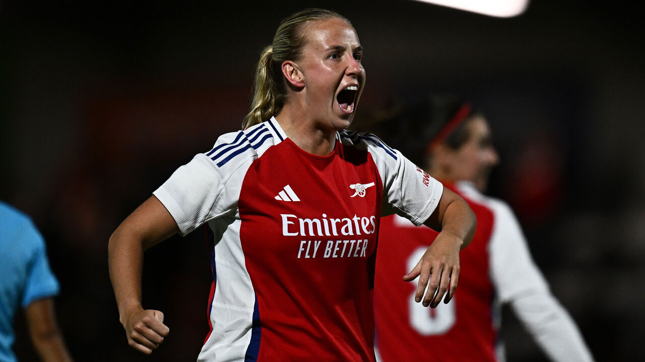 BOREHAMWOOD, ENGLAND - SEPTEMBER 26: Beth Mead of Arsenal celebrates scoring her team's third goal during the UEFA Women's Champions League 2024/25 Second Round Second Leg match between Arsenal and Hacken at Meadow Park on September 26, 2024 in Borehamwood, England.
