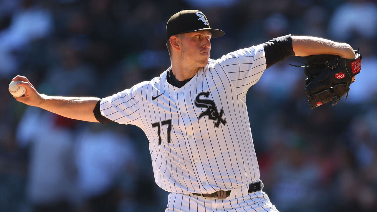 CHICAGO, ILLINOIS - SEPTEMBER 26: Chris Flexen #77 of the Chicago White Sox delivers a pitch fifth inning against the Los Angeles Angels at Guaranteed Rate Field on September 26, 2024 in Chicago, Illinois.