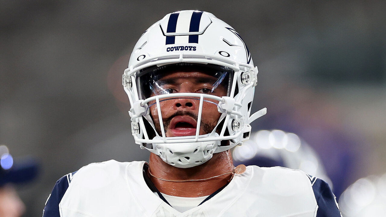 EAST RUTHERFORD, NEW JERSEY - SEPTEMBER 26: Dak Prescott #4 of the Dallas Cowboys warms up prior to the game against the New York Giants at MetLife Stadium on September 26, 2024 in East Rutherford, New Jersey.
