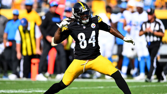 PITTSBURGH, PENNSYLVANIA - SEPTEMBER 22: Cordarrelle Patterson #84 of the Pittsburgh Steelers reacts after rushing for a first down against the Los Angeles Chargers during the fourth quarter at Acrisure Stadium on September 22, 2024 in Pittsburgh, Pennsylvania.