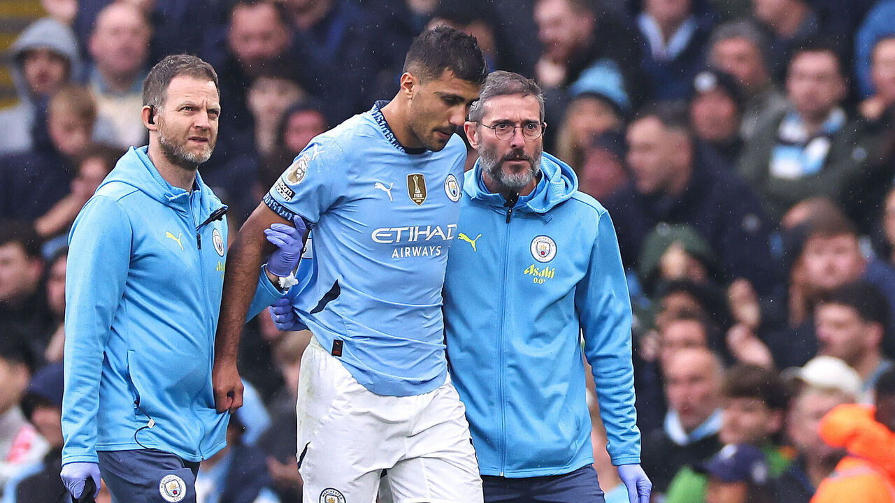 MANCHESTER, ENGLAND - SEPTEMBER 22: Rodri of Manchester City goes off injured during the Premier League match between Manchester City FC and Arsenal FC at Etihad Stadium on September 22, 2024 in Manchester, England.