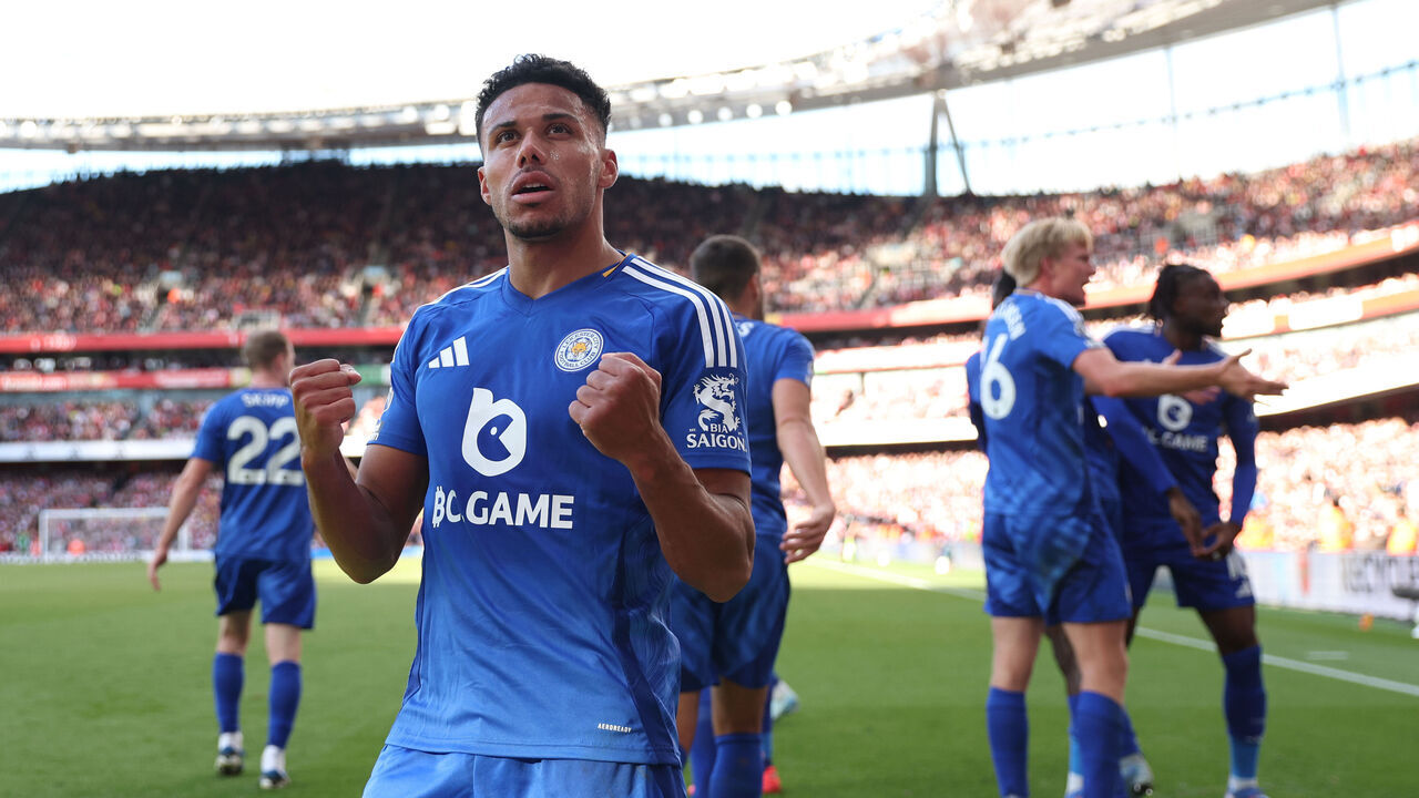 LONDON, ENGLAND - SEPTEMBER 28: James Justin of Leicester City celebrates scoring his team's second goal during the Premier League match between Arsenal FC and Leicester City FC at Emirates Stadium on September 28, 2024 in London, England.