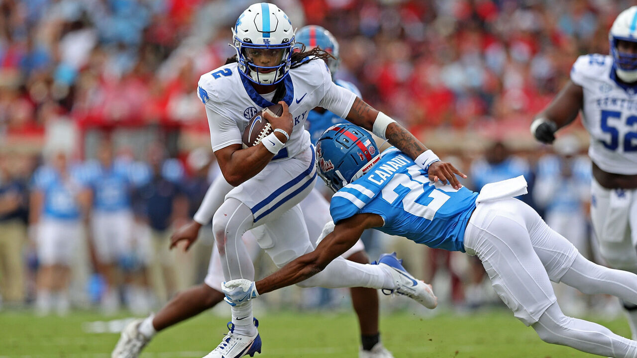 OXFORD, MISSISSIPPI - SEPTEMBER 28: Gavin Wimsatt #2 of the Kentucky Wildcats carries the balla gainst Jadon Canady #28 of the Mississippi Rebels during the first half at Vaught-Hemingway Stadium on September 28, 2024 in Oxford, Mississippi.