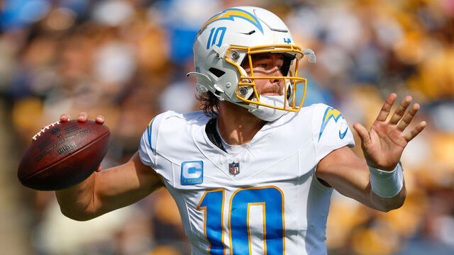 PITTSBURGH, PENNSYLVANIA - SEPTEMBER 22: Justin Herbert #10 of the Los Angeles Chargers throws a pass during the third quarter against the Pittsburgh Steelers at Acrisure Stadium on September 22, 2024 in Pittsburgh, Pennsylvania.