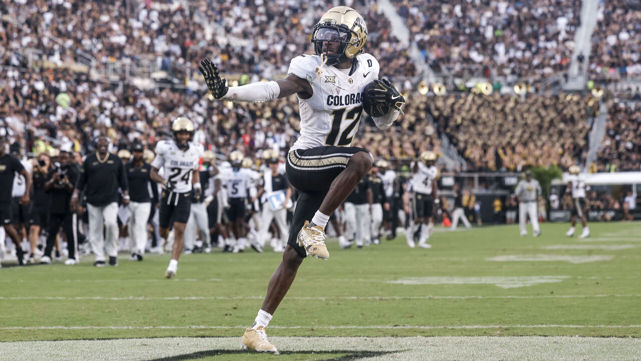 ORLANDO, FL - SEPTEMBER 28: Cornerback Travis Hunter #12 of the Colorado Buffaloes hits the Heisman Pose after making an interception during the game against the UCF Knights at FBC Mortgage Stadium on September 28, 2024 in Orlando, Florida. The Buffaloes defeated the Knights 48 to 21.