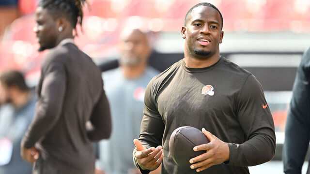 CLEVELAND, OHIO - SEPTEMBER 22: Nick Chubb #24 of the Cleveland Browns warms up prior to a game against the New York Giants at Cleveland Browns Stadium on September 22, 2024 in Cleveland, Ohio.
