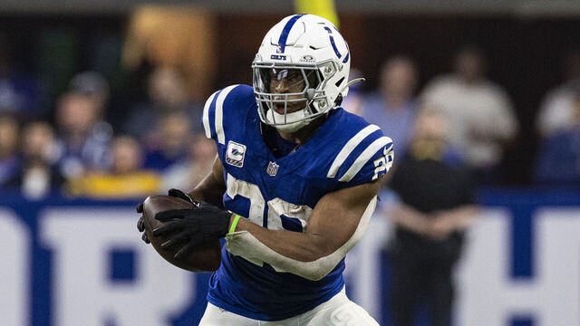 INDIANAPOLIS, INDIANA - SEPTEMBER 29: Jonathan Taylor #28 of the Indianapolis Colts runs the ball during the first half of the game against the Pittsburgh Steelers at Lucas Oil Stadium on September 29, 2024 in Indianapolis, Indiana. The Colts beat the Steelers 27-24.
