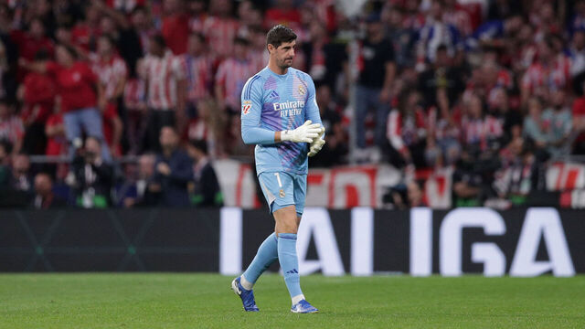 MADRID, SPAIN - SEPTEMBER 29: Goalkeeper Thibaut Courtois of Real Madrid CF leaves the pitch after the match being stopped by the referee during the LaLiga match between Atletico de Madrid and Real Madrid CF at Estadio Civitas Metropolitano on September 29, 2024 in Madrid, Spain.