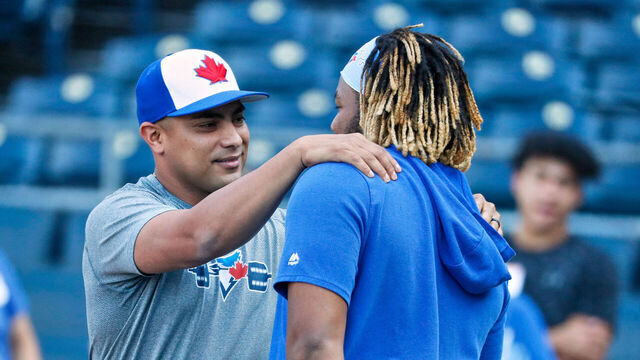 Baseball: Toronto Blue Jays htting coach Guillermo Martinez (18) with Vladimir Guerrero (27) during batting practice before game vs Kansas City Royals at Kauffman Stadium. Kansas City, MO 7/30/2019 CREDIT: David E. Klutho (Set Number: X162802 TK1 )