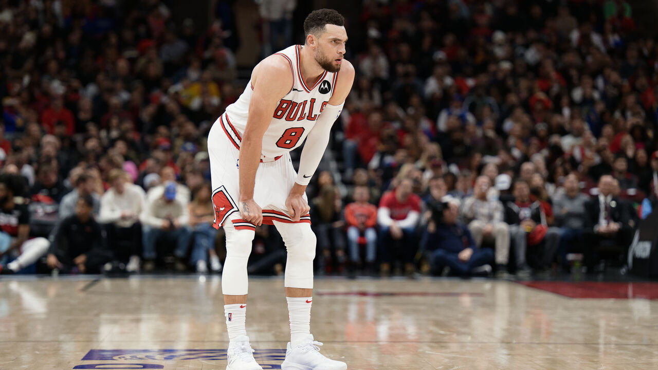 CHICAGO, ILLINOIS - JANUARY 12: Zach Lavine #8 of the Chicago Bulls controls the ball against the Golden State Warriors on January 12, 2024 at United Center in Chicago, Illinois.