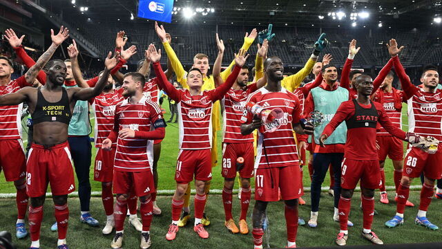 Brest's team celebrates after the UEFA Champions League football match between RB Salzburg and Stade Brest in Salzburg, Austria on October 1, 2024.