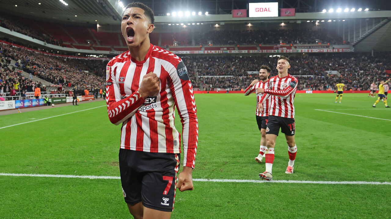 SUNDERLAND, ENGLAND - OCTOBER 1: Jobe Bellingham of Sunderland celebrates after he opens the scoring with a long range shot during the Sky Bet Championship match between Sunderland AFC and Derby County FC at Stadium of Light on October 1, 2024 in Sunderland, England.