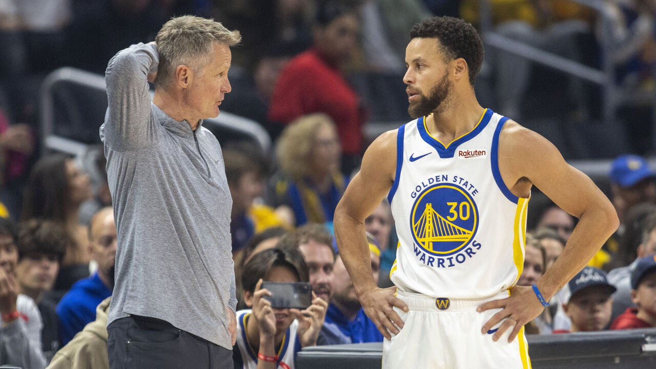LOS ANGELES, CA - DECEMBER 02: Golden State Warriors head coach Steve Kerr talks with Golden State Warriors guard Stephen Curry (30) courtside during a break in the first half of an NBA basketball game between the Golden State Warriors and Los Angeles Clippers, Saturday, December 2, 2023, at Crypto.com Arena in Los Angeles, California.