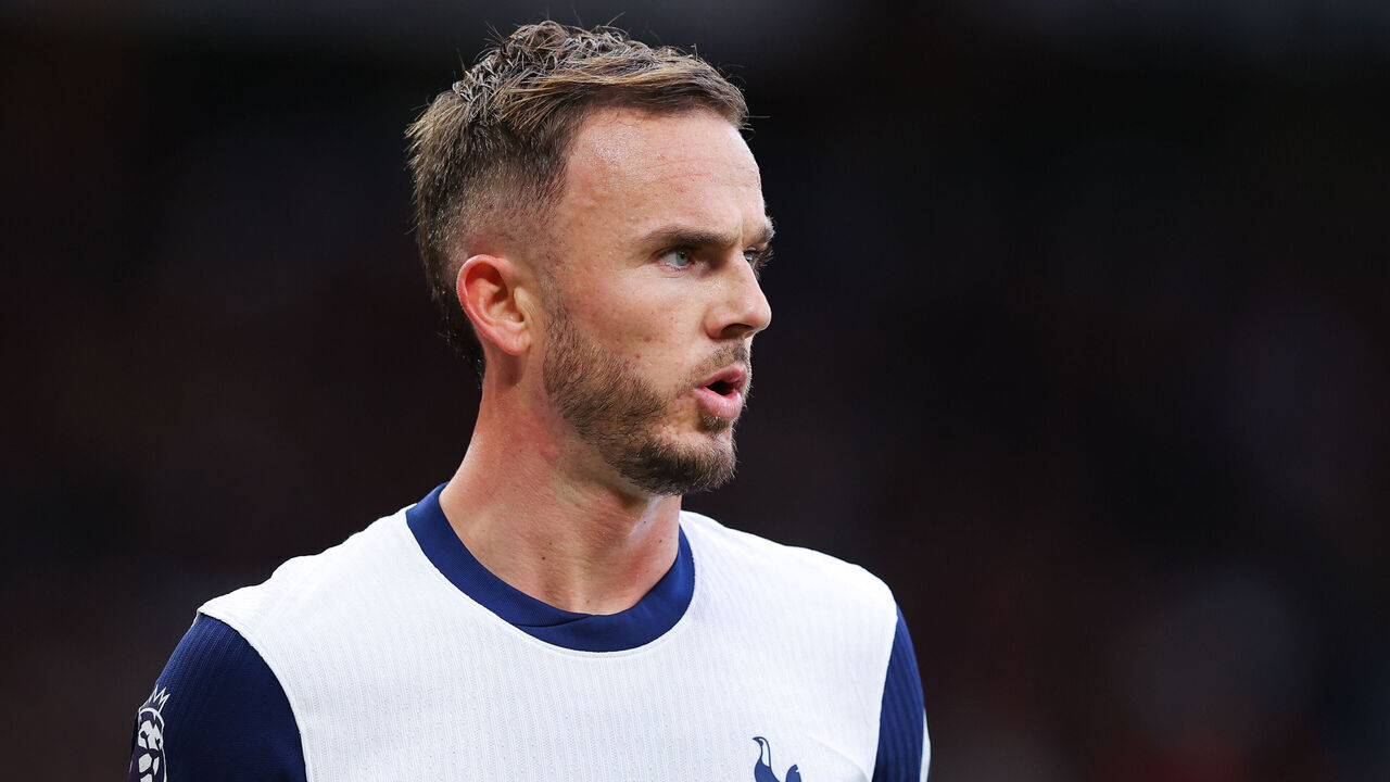 MANCHESTER, ENGLAND - SEPTEMBER 29: James Maddison of Tottenham Hotspur during the Premier League match between Manchester United FC and Tottenham Hotspur FC at Old Trafford on September 29, 2024 in Manchester, England.