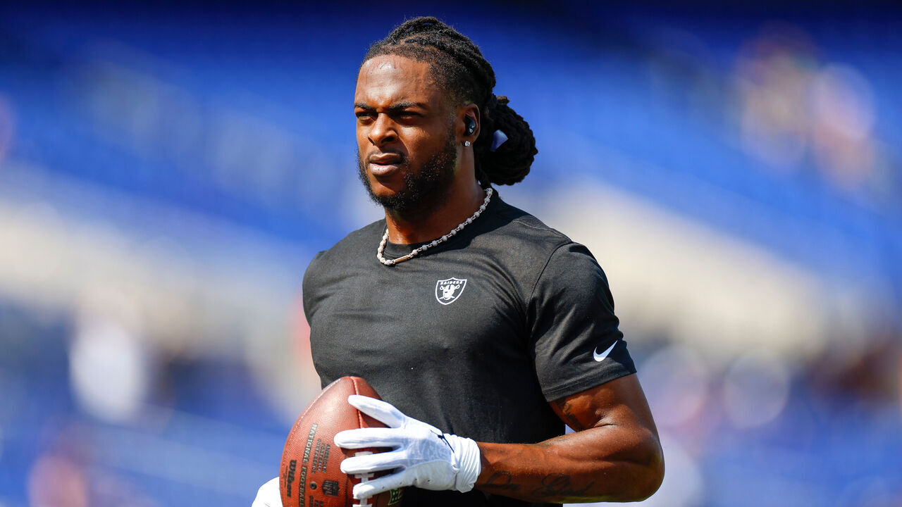 BALTIMORE, MARYLAND - SEPTEMBER 15: Davante Adams #17 of the Las Vegas Raiders warms up on the field prior to game against the Baltimore Ravens at M&T Bank Stadium on September 15, 2024 in Baltimore, Maryland.