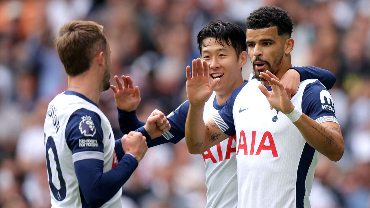 LONDON, ENGLAND - SEPTEMBER 21: Dominic Solanke of Tottenham Hotspur celebrates scoring his team's first goal with teammates James Maddison and Son Heung-Min of Tottenham Hotspur during the Premier League match between Tottenham Hotspur FC and Brentford FC at Tottenham Hotspur Stadium on September 21, 2024 in London, England.