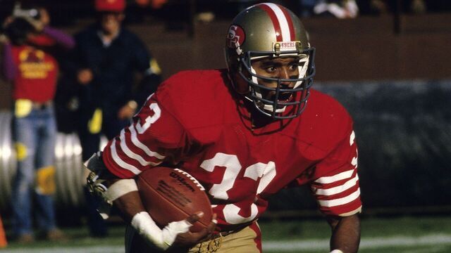 SAN FRANCISCO, CA - NOVEMBER 1984: Roger Craig #33 of the San Francisco 49ers carries the ball during a NFL game in November 1984 in San Francisco, California.