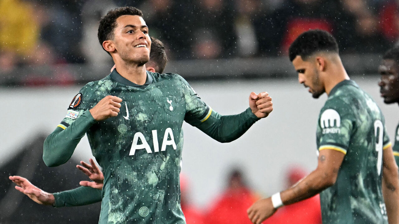 Tottenham Hotspur's Welsh striker #22 Brennan Johnson (L) celebrates after scoring the 2-0 goal during the UEFA Europa League football match between Ferencvarosi TC and Tottenham Hotspur in Budapest on October 3, 2024.