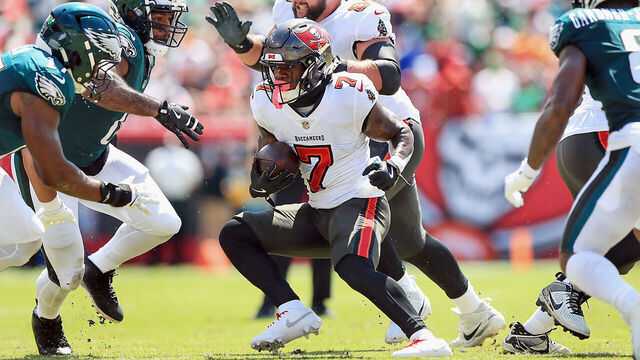 TAMPA, FL - SEPTEMBER 29: Tampa Bay Buccaneers Running Back Bucky Irving (7) carries the ball during the game between the Philadelphia Eagles and the Tampa Bay Buccaneers on September 29, 2024 at Raymond James Stadium in Tampa, Florida.