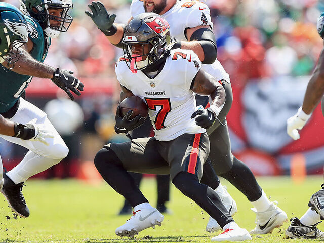 TAMPA, FL - SEPTEMBER 29: Tampa Bay Buccaneers Running Back Bucky Irving (7) carries the ball during the game between the Philadelphia Eagles and the Tampa Bay Buccaneers on September 29, 2024 at Raymond James Stadium in Tampa, Florida.