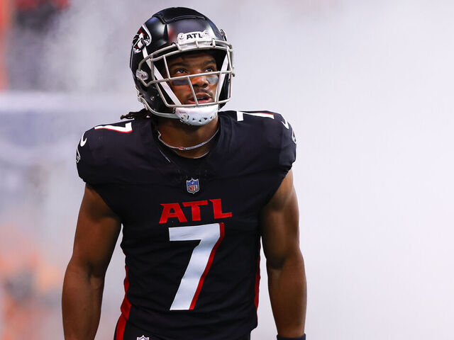 ATLANTA, GEORGIA - SEPTEMBER 8: Bijan Robinson #7 of the Atlanta Falcons is introduced prior to the game against the Pittsburgh Steelers at Mercedes-Benz Stadium on September 8, 2024 in Atlanta, Georgia.