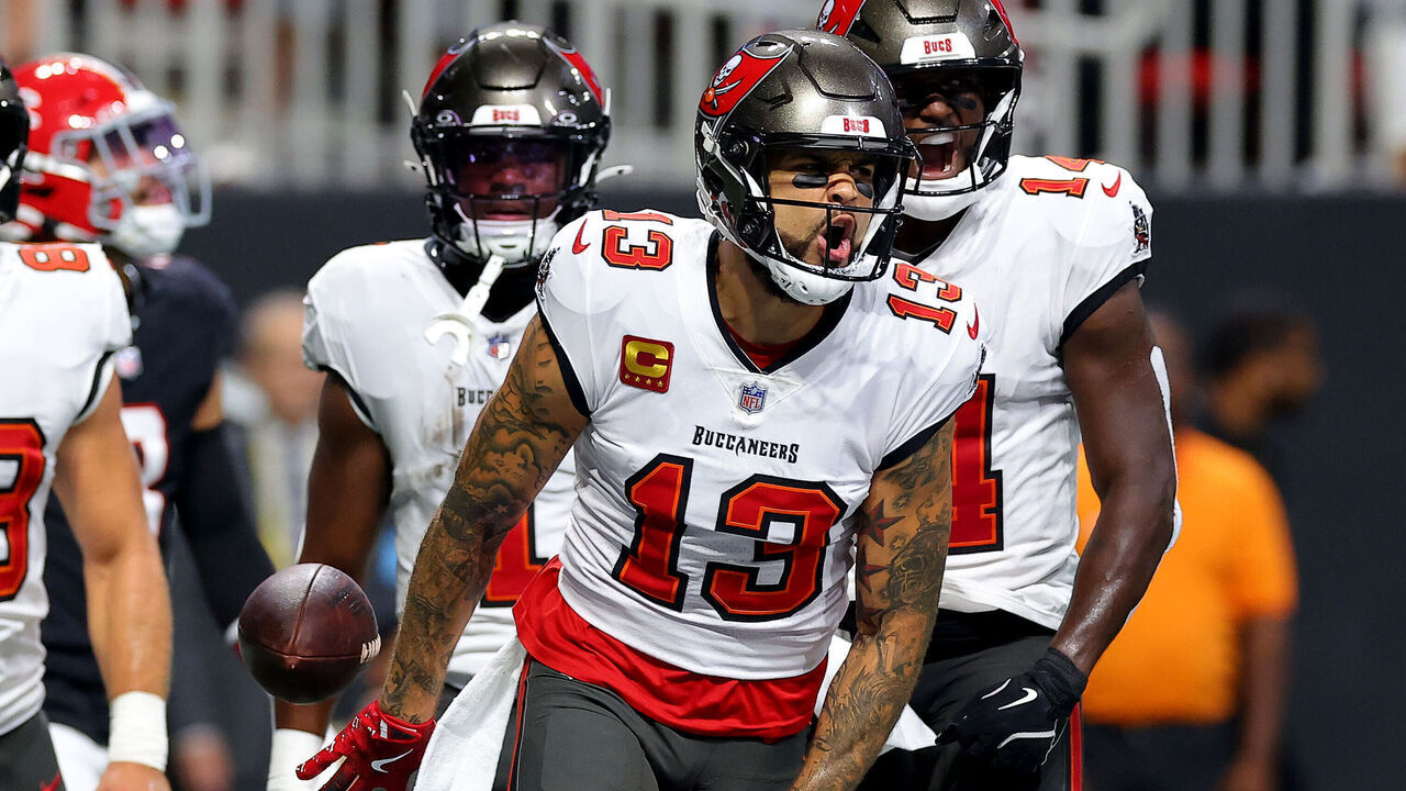 ATLANTA, GEORGIA - OCTOBER 03: Mike Evans #13 of the Tampa Bay Buccaneers celebrates after scoring a touchdown against the Atlanta Falcons during the first quarter at Mercedes-Benz Stadium on October 03, 2024 in Atlanta, Georgia.