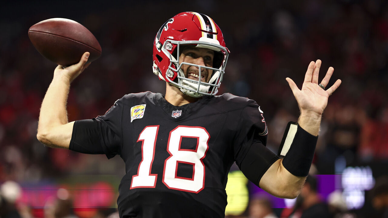 ATLANTA, GEORGIA - OCTOBER 3: Kirk Cousins #18 of the Atlanta Falcons warms up prior to an NFL football game against the Tampa Bay Buccaneers at Mercedes-Benz Stadium on October 3, 2024 in Atlanta, Georgia.