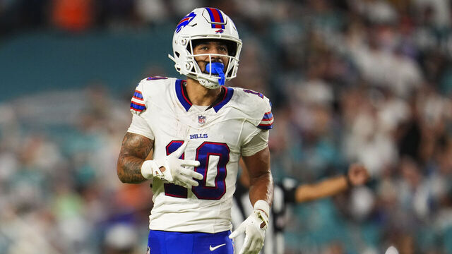 MIAMI GARDENS, FL - SEPTEMBER 12: Khalil Shakir #10 of the Buffalo Bills lines up before the snap during an NFL football game against the Miami Dolphins at Hard Rock Stadium on September 12, 2024 in Miami Gardens, Florida.