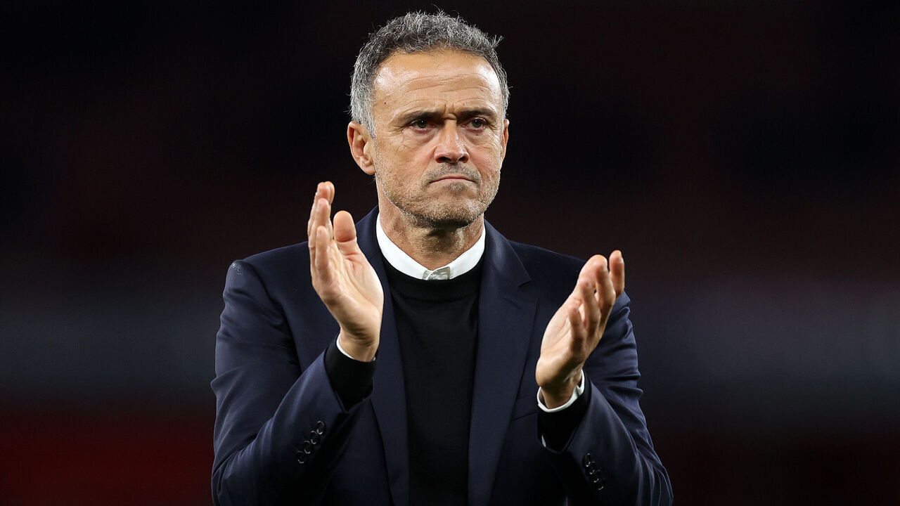 LONDON, ENGLAND - OCTOBER 01: Luis Enrique, Head Coach of Paris Saint-Germain during the UEFA Champions League 2024/25 League Phase MD2 match between Arsenal FC and Paris Saint-Germain at on October 01, 2024 in London, England.
