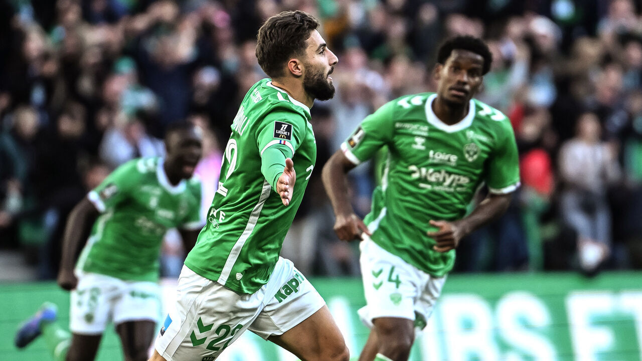 Saint-Etienne's Georgian forward #22 Zuriko Davitashvili (C) celebrates after scoring a goal during the French L1 football match between Saint-Etienne (ASSE) and Auxerre (AJA) at the Geoffroy Guichard stadium in Saint-Etienne, on October 5, 2024.