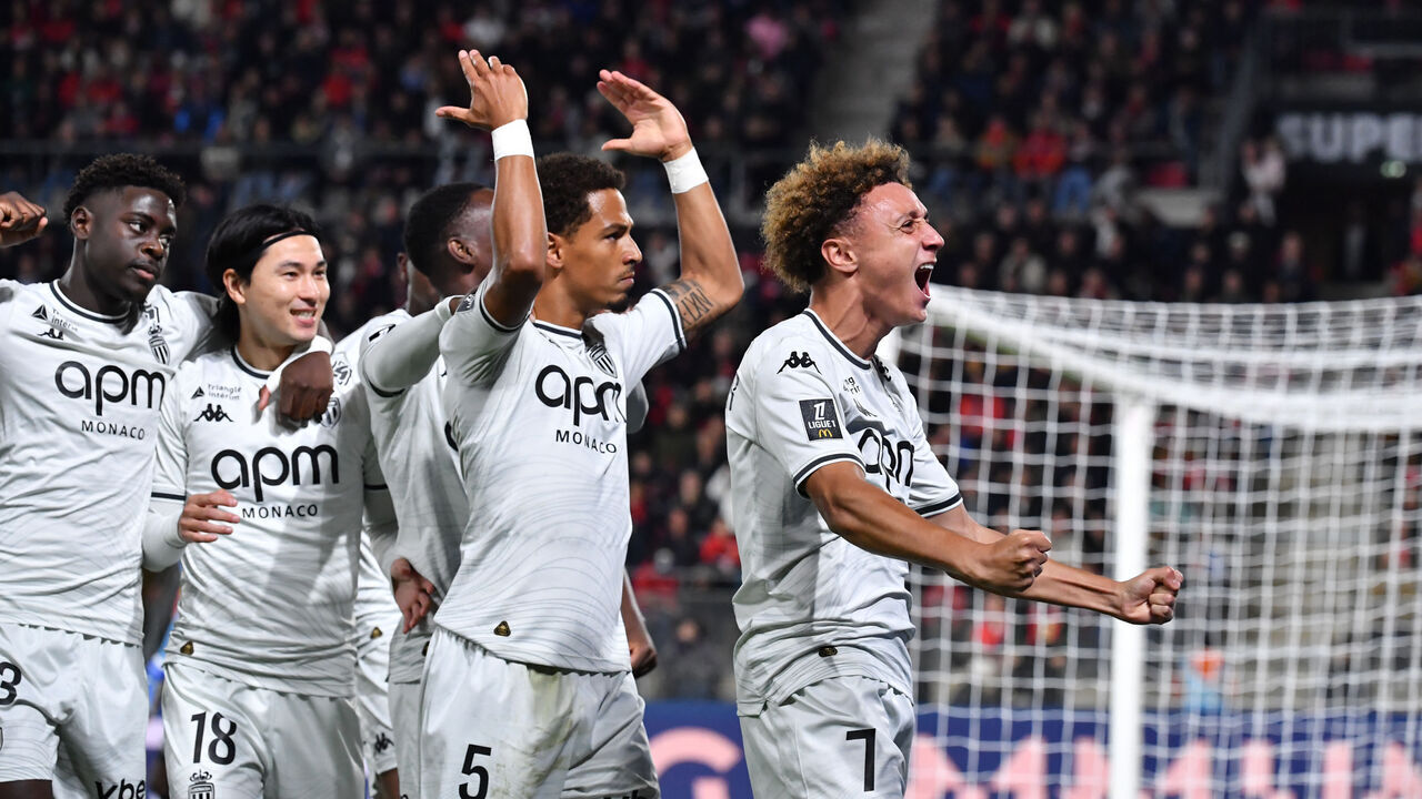 Monaco's German defender #05 Thilo Kehrer (2nd R) celebrates with teammates after scoring his team's first goal during the French L1 football match between Stade Rennais FC and AS Monaco at the Roazhon Park in Rennes on October 5, 2024.