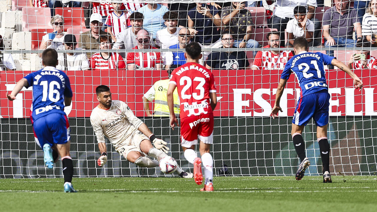 GIRONA, SPAIN - OCTOBER 06: Paulo Gazzaniga of Girona FC stops a penalty during the LaLiga match between Girona FC and Athletic Club at Montilivi Stadium on October 06, 2024 in Girona, Spain.